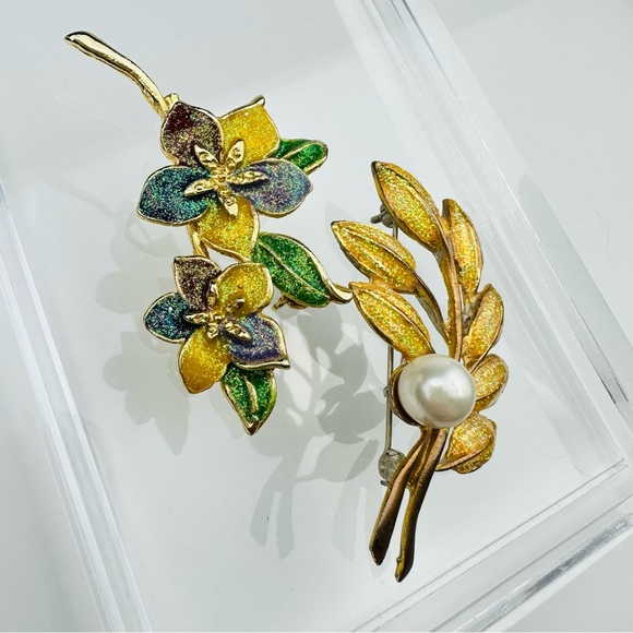 Vintage Two Floral Flower Leaf Glass Pearl Glitter Brooches - Picture 2 of 13